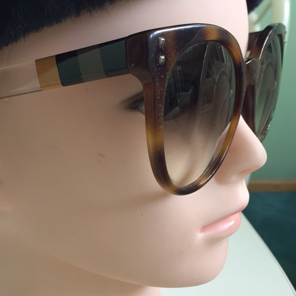 Fendi Sunglasses - Picture 4 of 6